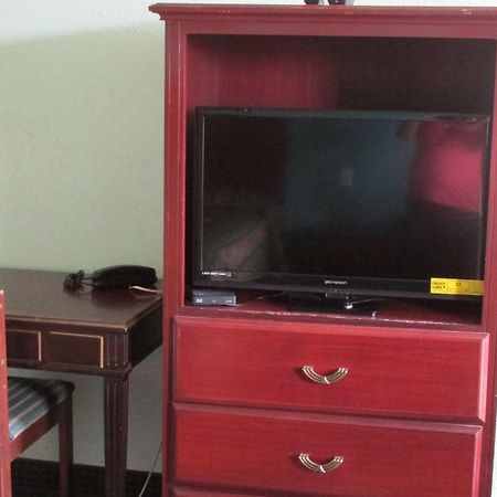 Sportsman'S Motel Eagle Lake Bagian luar foto