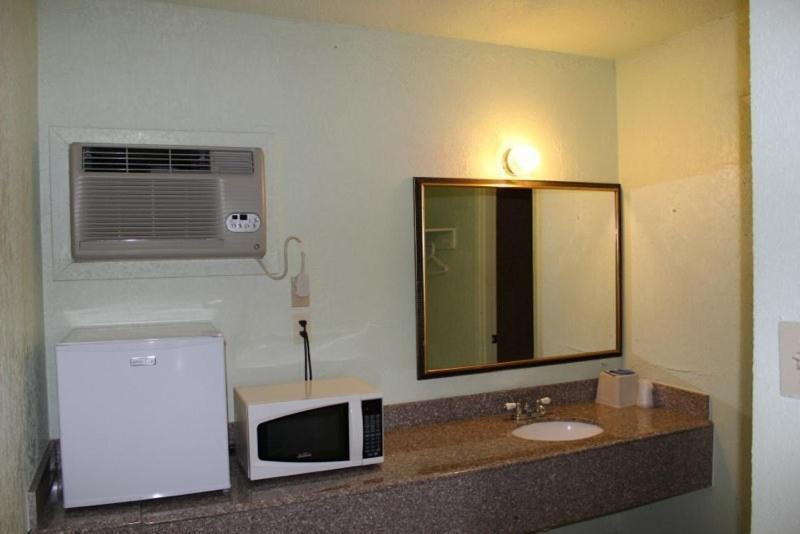 Sportsman'S Motel Eagle Lake Ruang foto