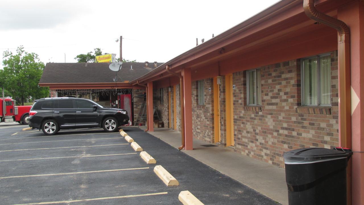 Sportsman'S Motel Eagle Lake Bagian luar foto