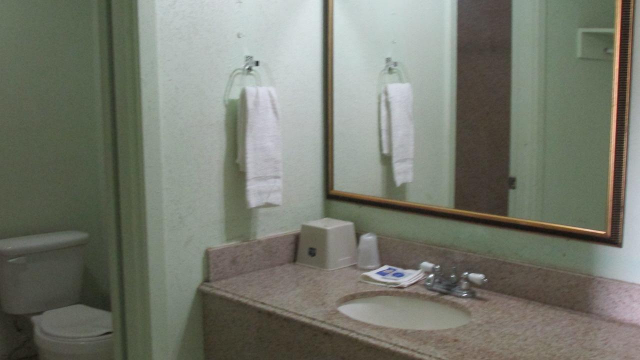 Sportsman'S Motel Eagle Lake Bagian luar foto