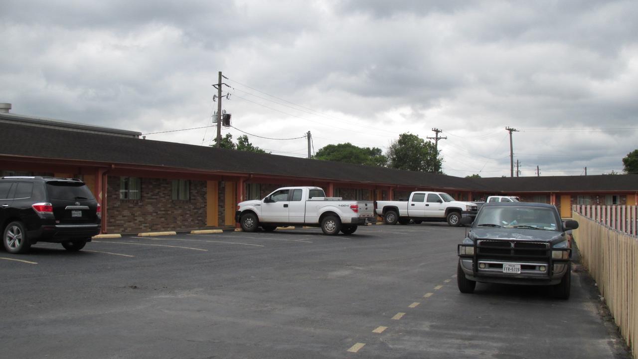 Sportsman'S Motel Eagle Lake Bagian luar foto