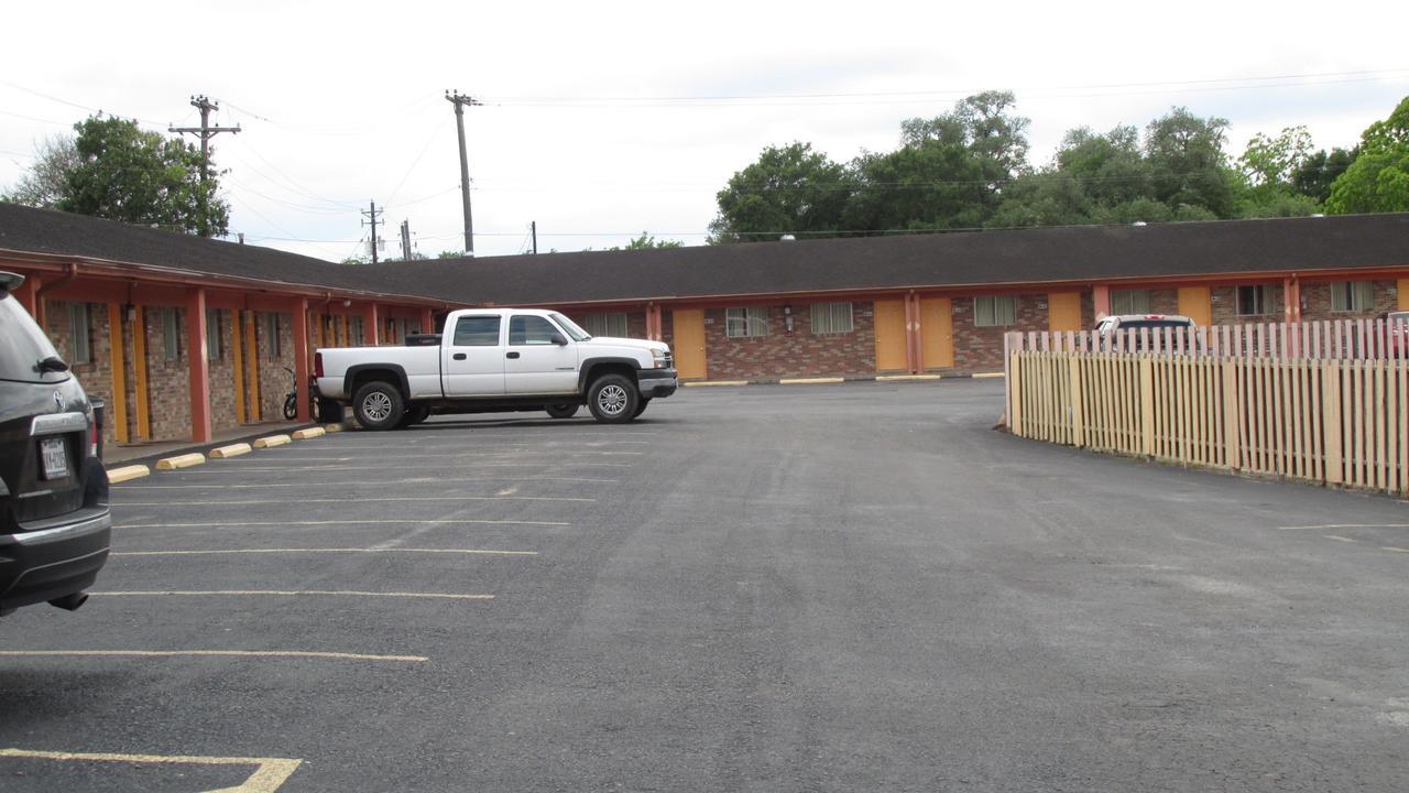 Sportsman'S Motel Eagle Lake Bagian luar foto