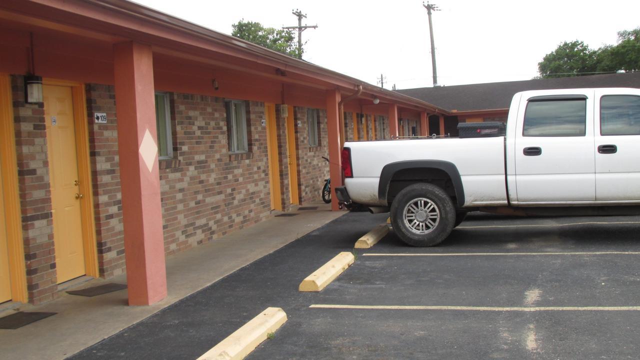 Sportsman'S Motel Eagle Lake Bagian luar foto